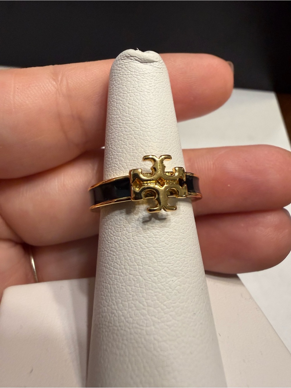 Auth NEW Tory Burch Kira Gold & Black Enamel Ring Sz 6 Retails $136 Jewelry